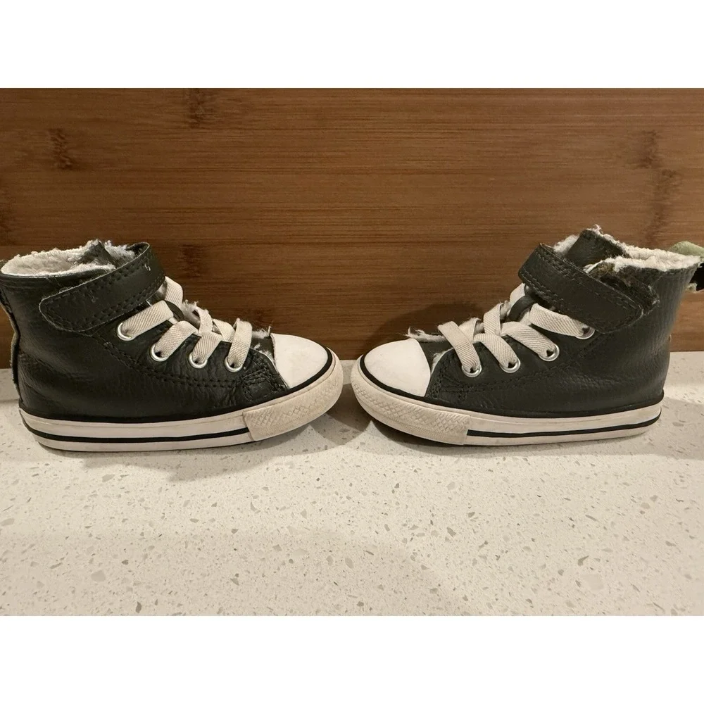 CONVERSE Chuck Taylor Faux Fur Lined Gray Hi Top Sneakers Toddler Size‎ 6